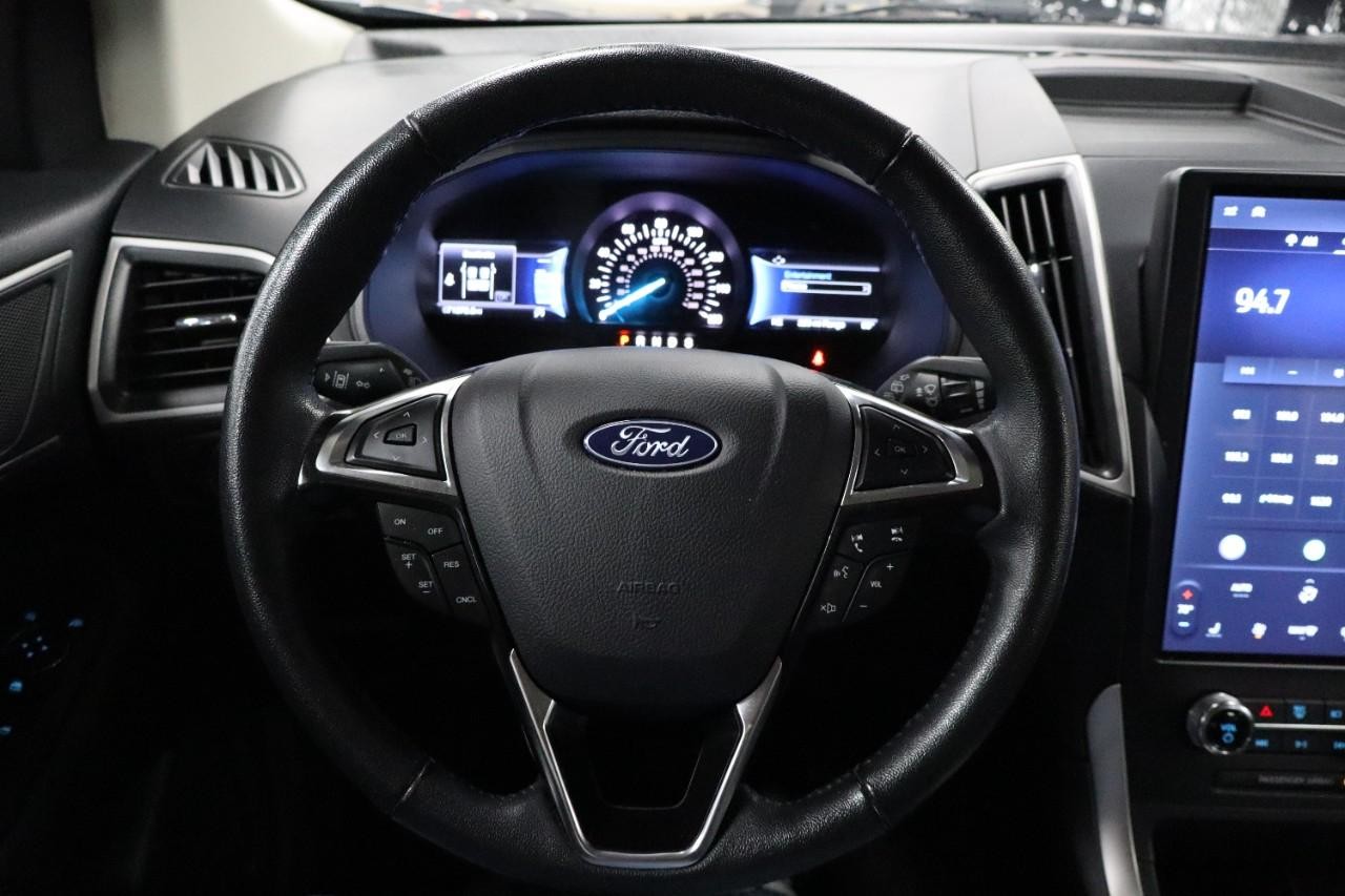 Ford Edge Vehicle Full-screen Gallery Image 13