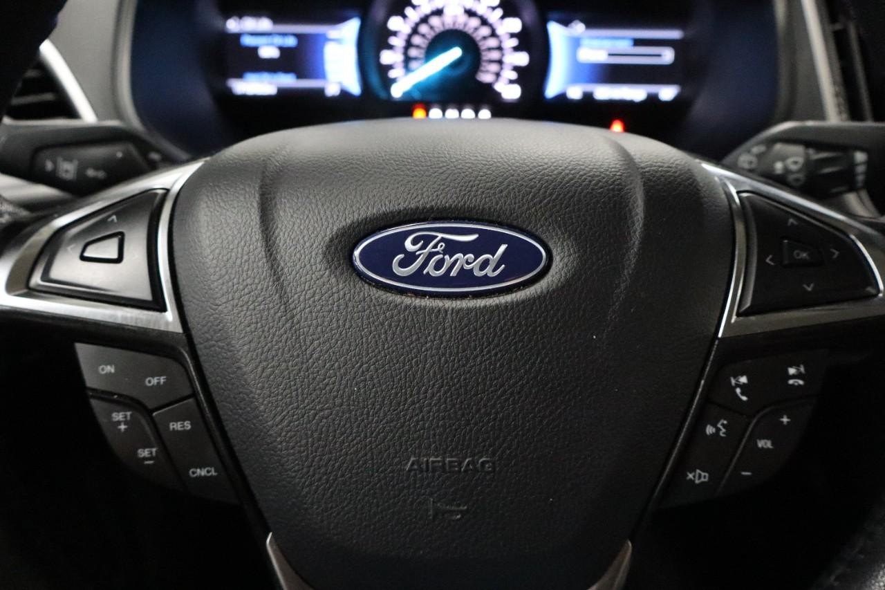 Ford Edge Vehicle Full-screen Gallery Image 15