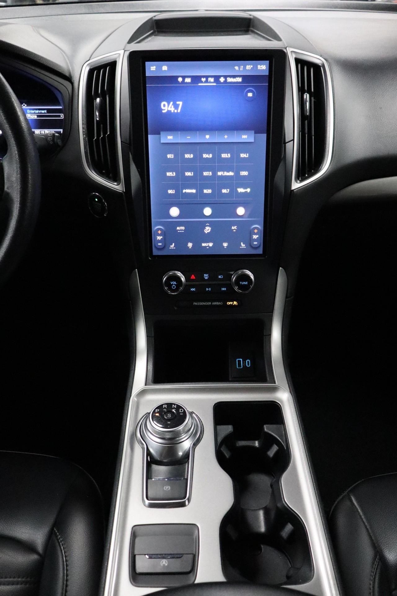 Ford Edge Vehicle Full-screen Gallery Image 16