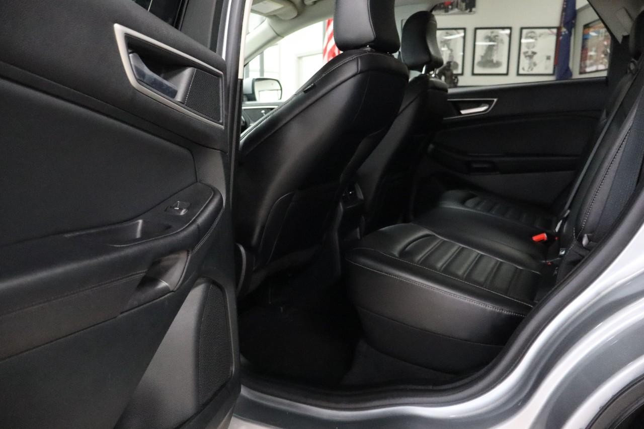 Ford Edge Vehicle Full-screen Gallery Image 17