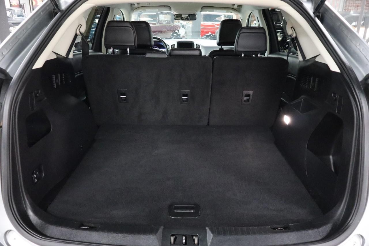 Ford Edge Vehicle Full-screen Gallery Image 18
