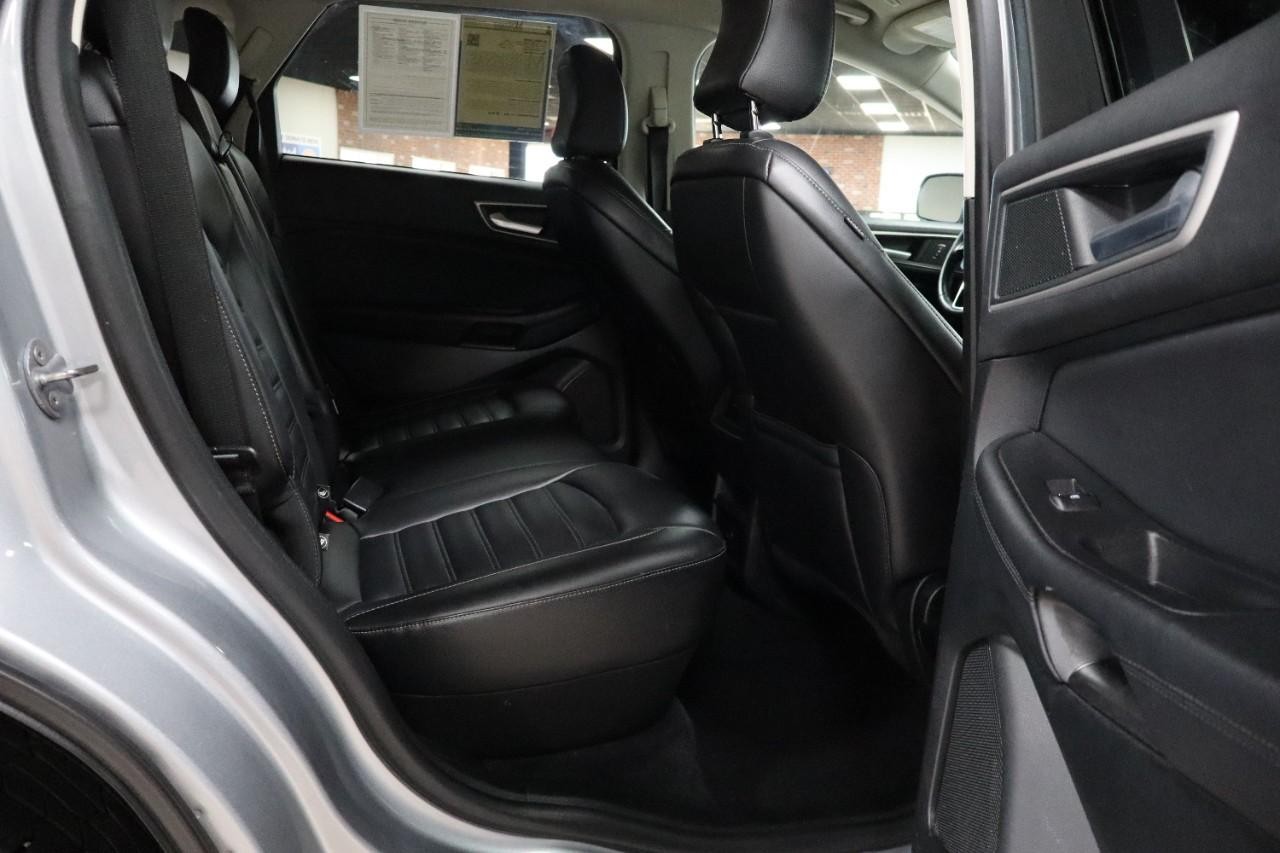 Ford Edge Vehicle Full-screen Gallery Image 19