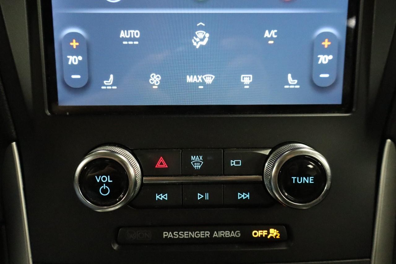 Ford Edge Vehicle Full-screen Gallery Image 24