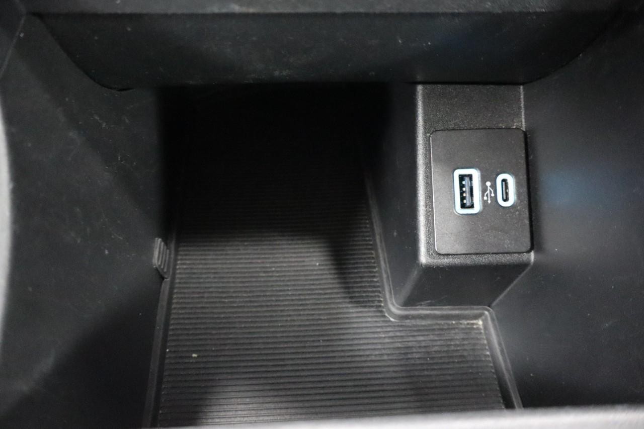 Ford Edge Vehicle Full-screen Gallery Image 25