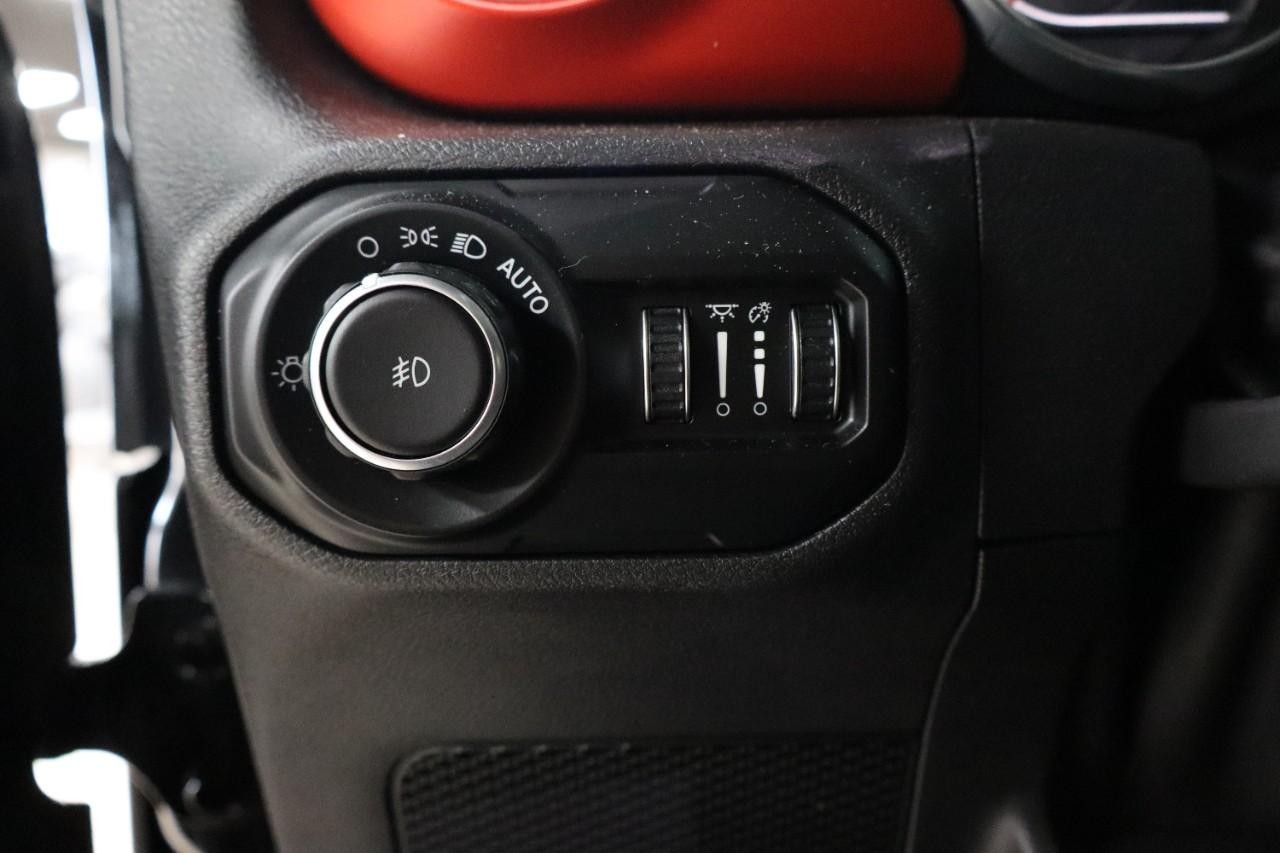 Jeep Wrangler Vehicle Full-screen Gallery Image 12
