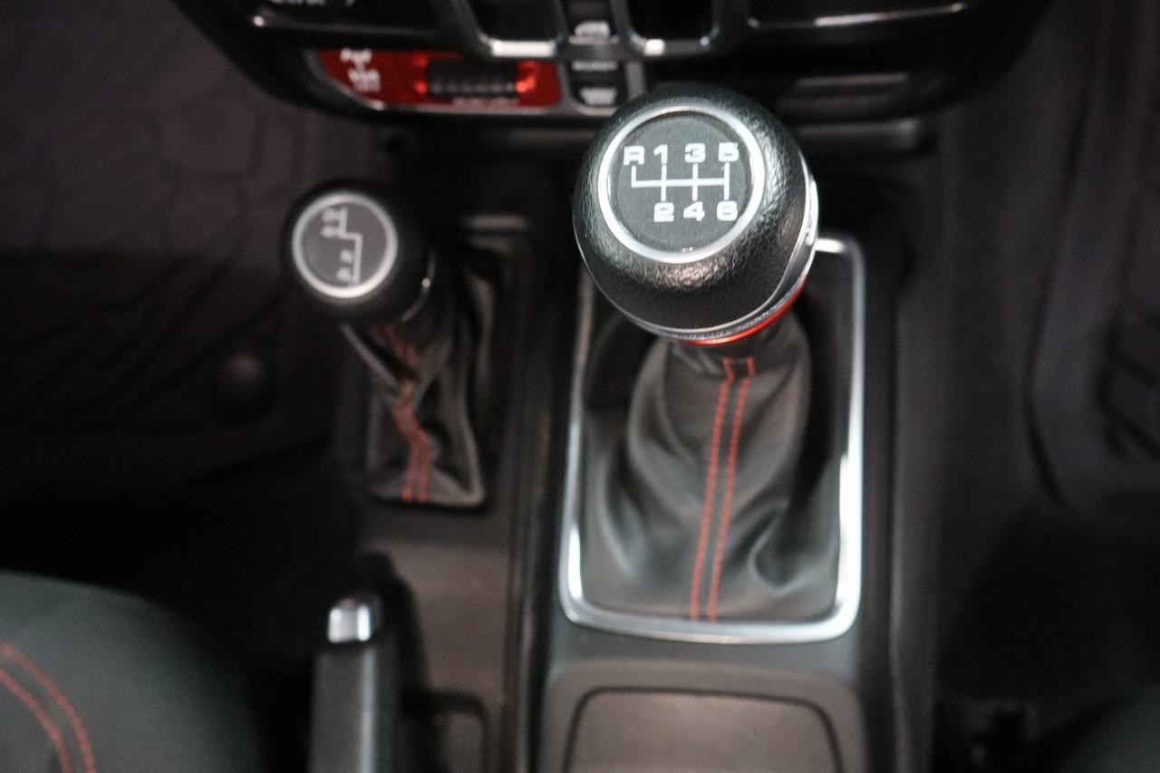 Jeep Wrangler Vehicle Full-screen Gallery Image 21