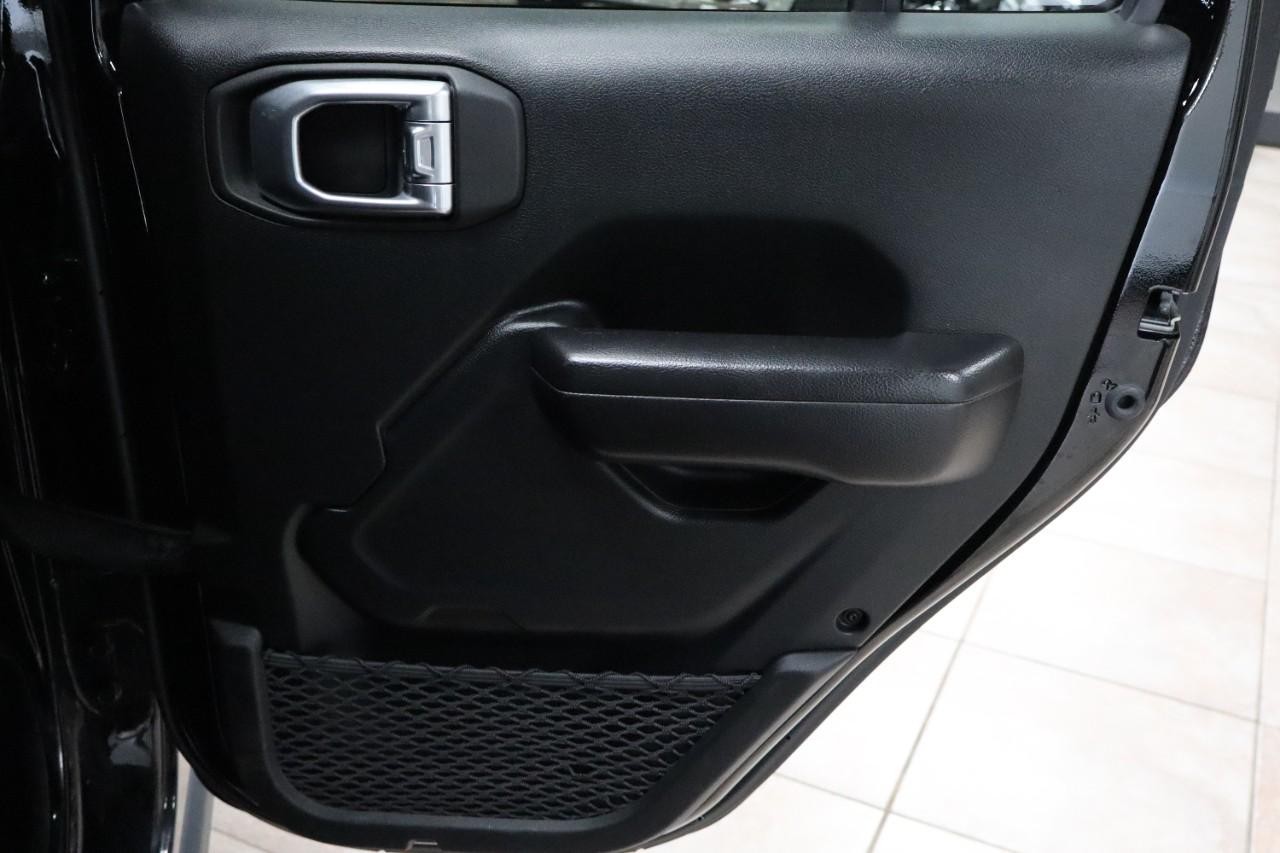 Jeep Wrangler Vehicle Full-screen Gallery Image 33