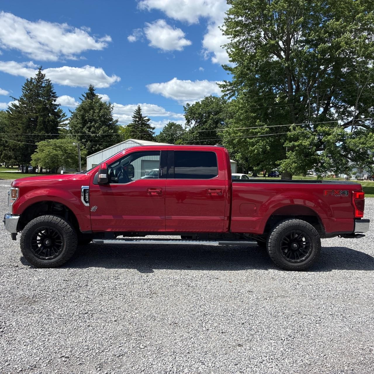 Ford Super Duty F-250 SRW Vehicle Full-screen Gallery Image 2