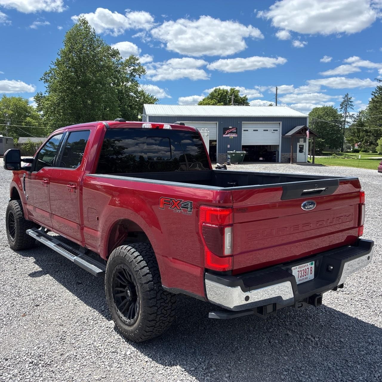Ford Super Duty F-250 SRW Vehicle Full-screen Gallery Image 3