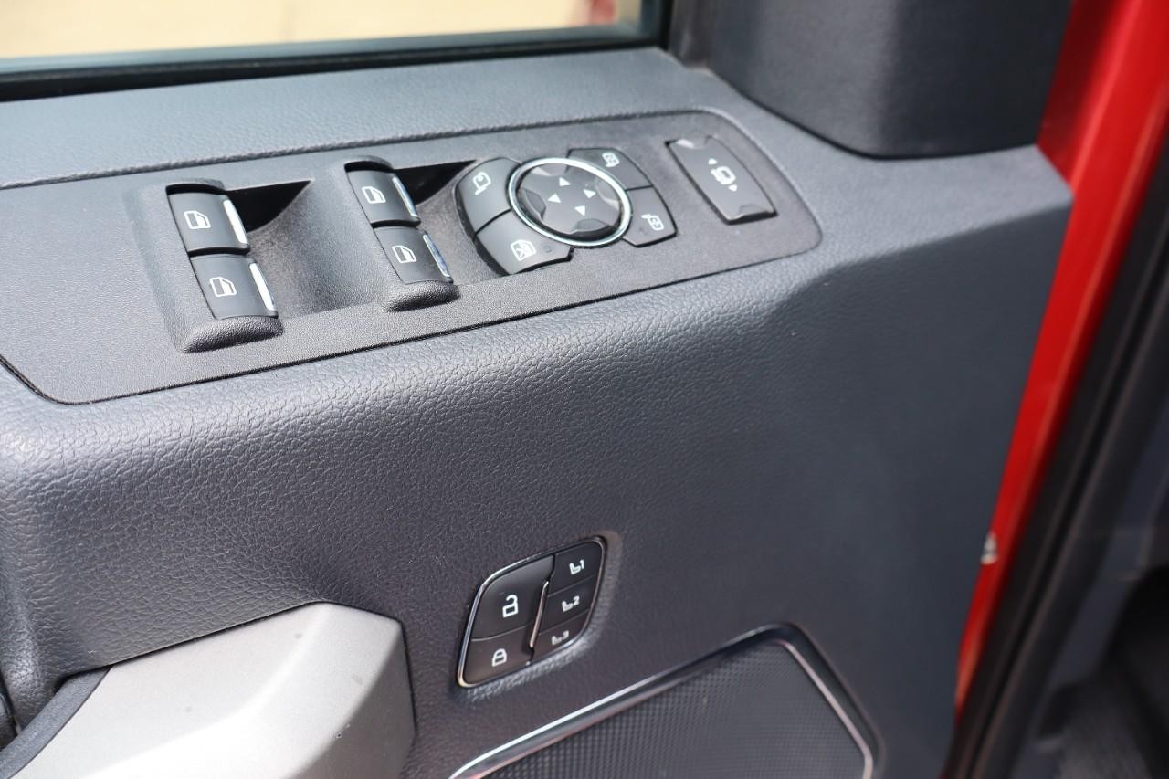 Ford Super Duty F-250 SRW Vehicle Full-screen Gallery Image 10