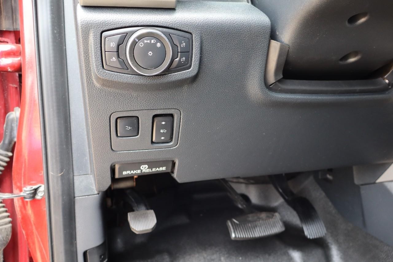 Ford Super Duty F-250 SRW Vehicle Full-screen Gallery Image 11