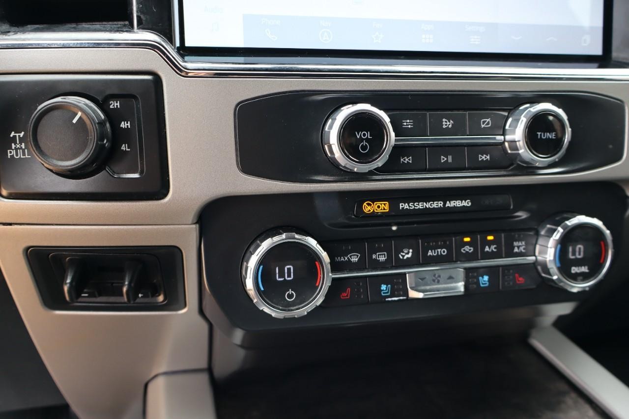 Ford Super Duty F-250 SRW Vehicle Full-screen Gallery Image 16