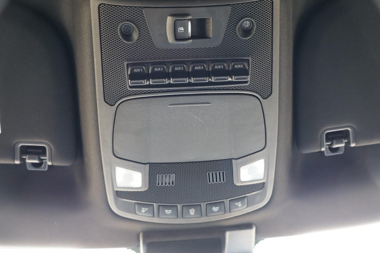 Ford Super Duty F-250 SRW Vehicle Full-screen Gallery Image 17