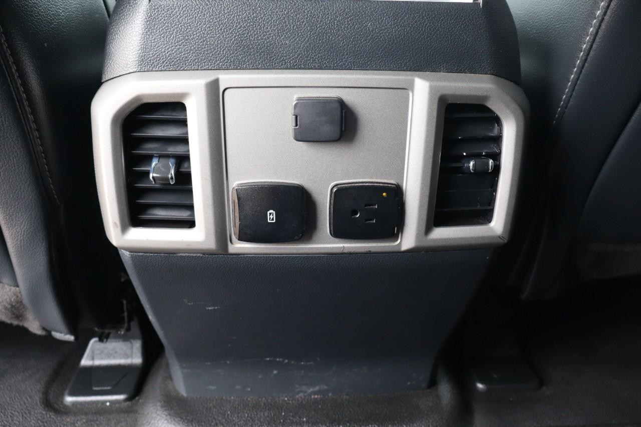 Ford Super Duty F-250 SRW Vehicle Full-screen Gallery Image 19