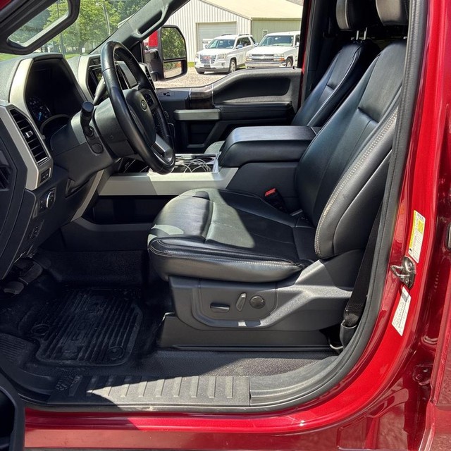 Ford Super Duty F-250 SRW Vehicle Full-screen Gallery Image 9