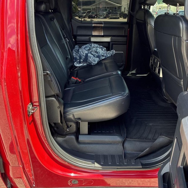 Ford Super Duty F-250 SRW Vehicle Full-screen Gallery Image 12