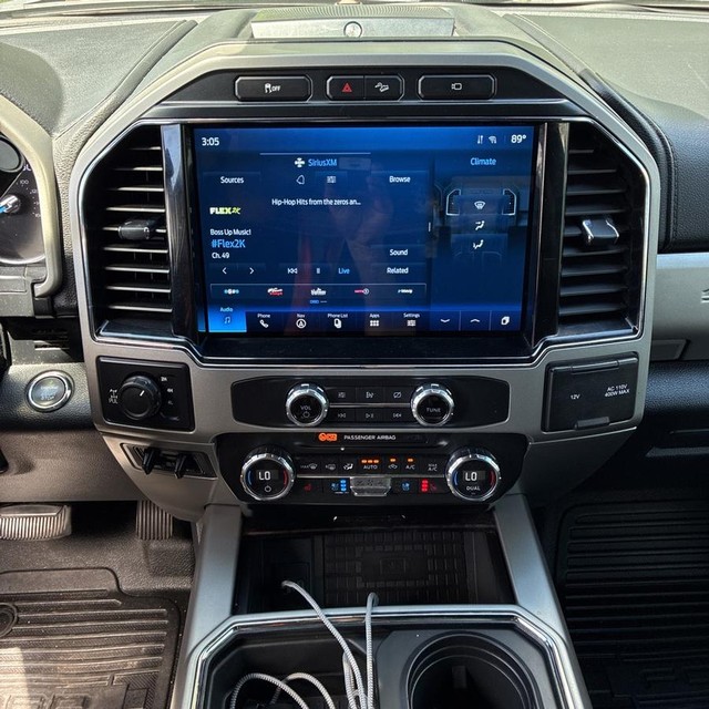 Ford Super Duty F-250 SRW Vehicle Full-screen Gallery Image 14