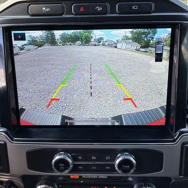 Ford Super Duty F-250 SRW Vehicle Full-screen Gallery Image 15