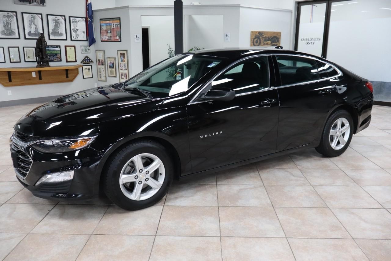 Chevrolet Malibu Vehicle Full-screen Gallery Image 2