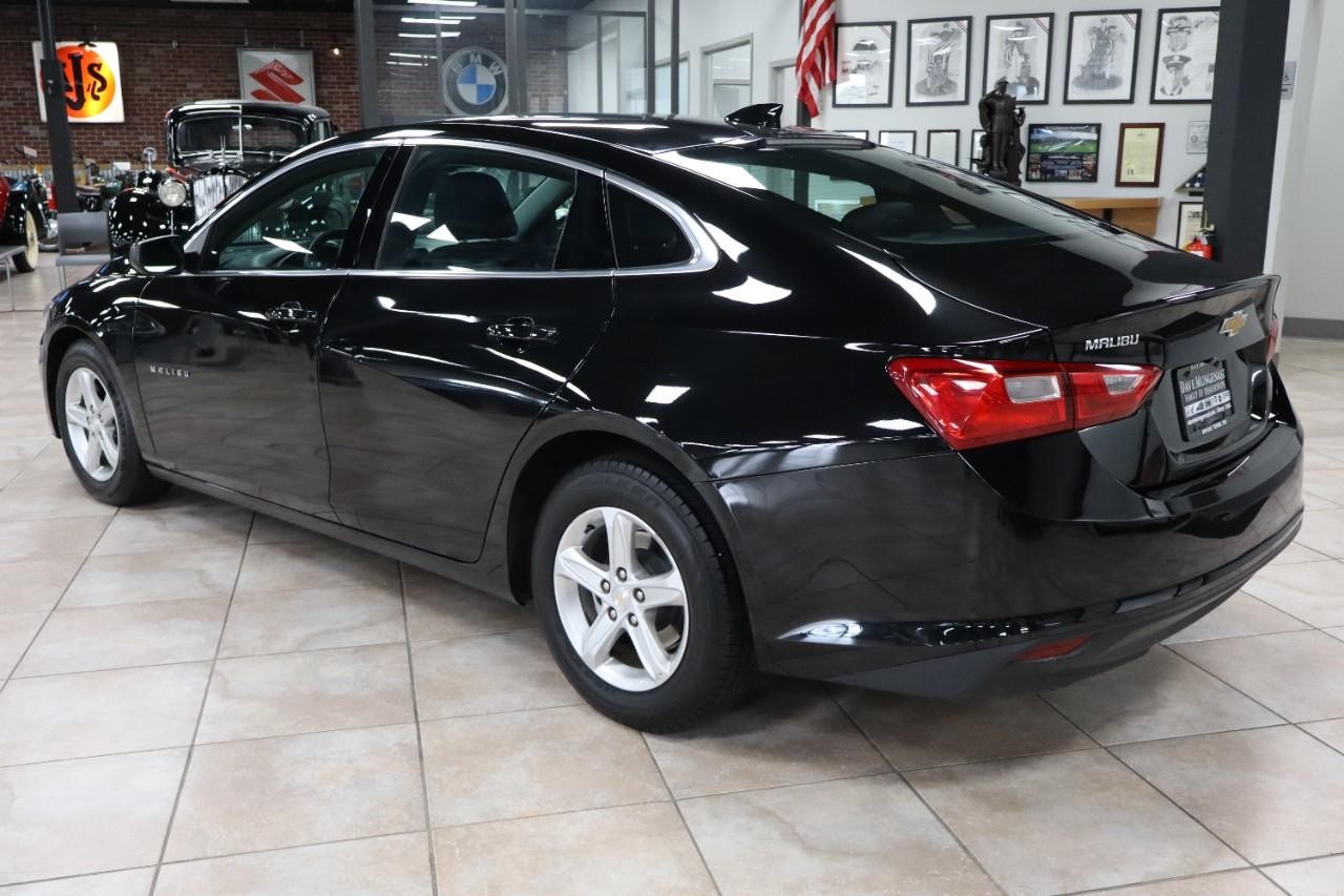 Chevrolet Malibu Vehicle Full-screen Gallery Image 4