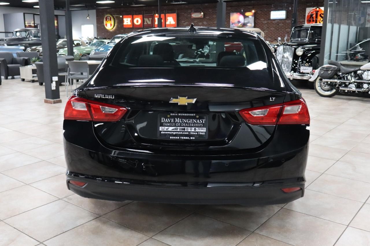 Chevrolet Malibu Vehicle Full-screen Gallery Image 5