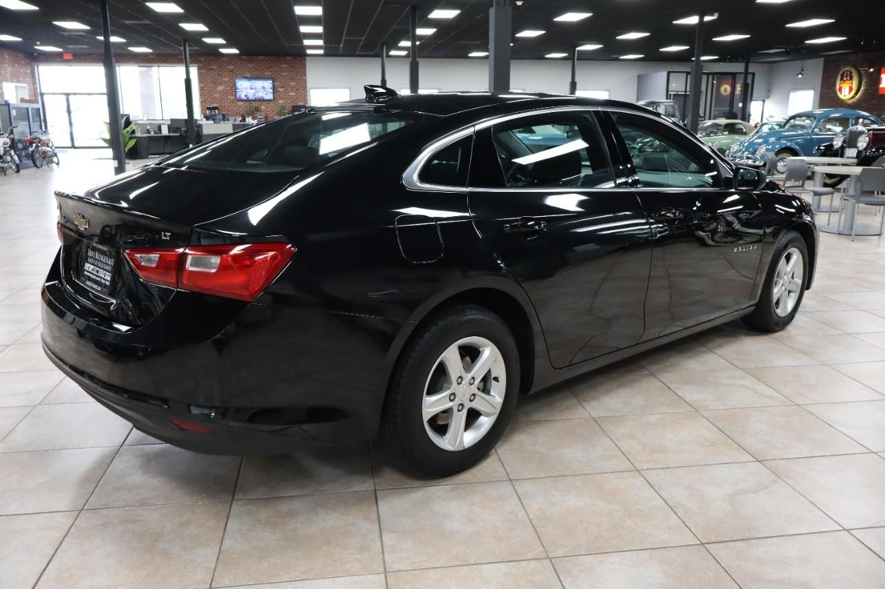 Chevrolet Malibu Vehicle Full-screen Gallery Image 6