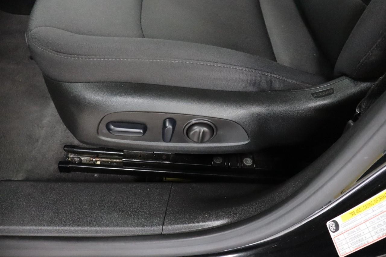 Chevrolet Malibu Vehicle Full-screen Gallery Image 11