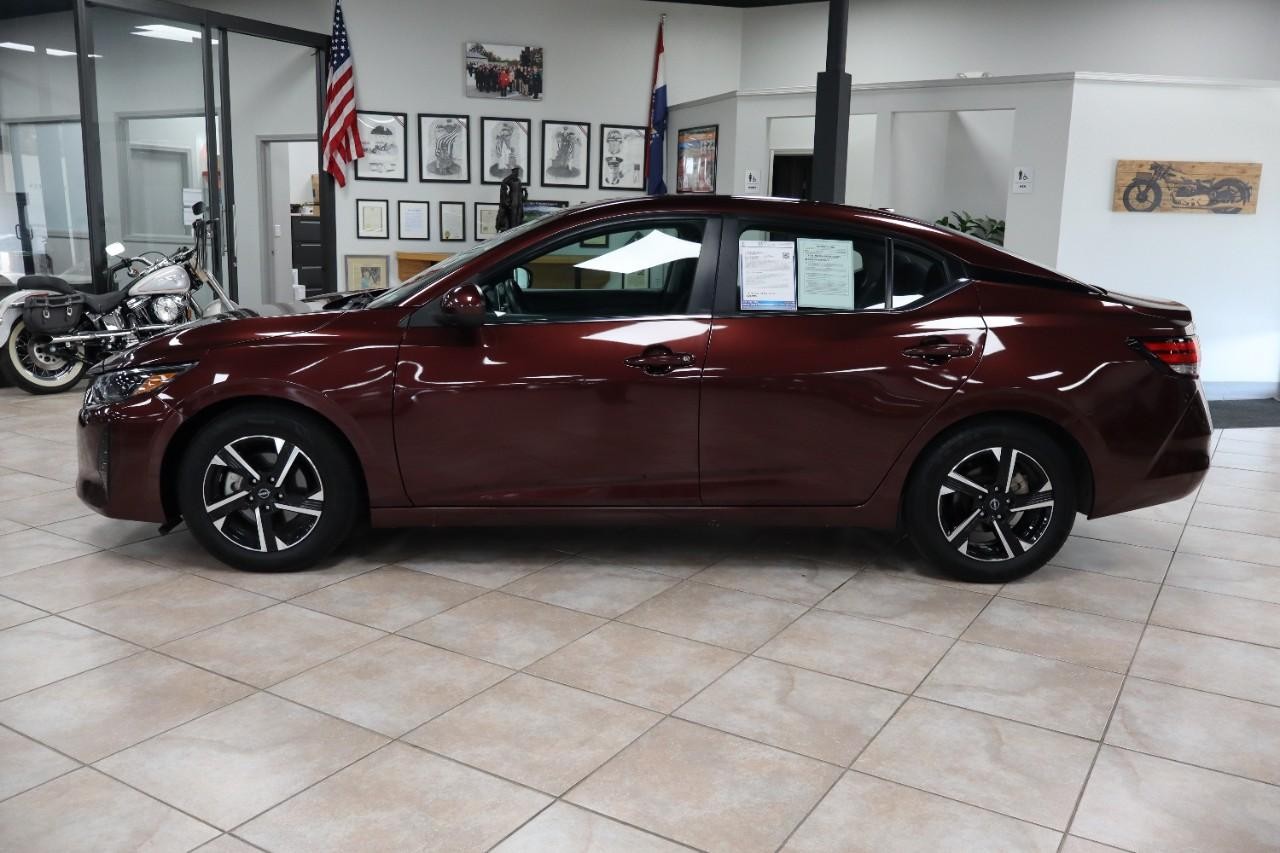 Nissan Sentra Vehicle Full-screen Gallery Image 2