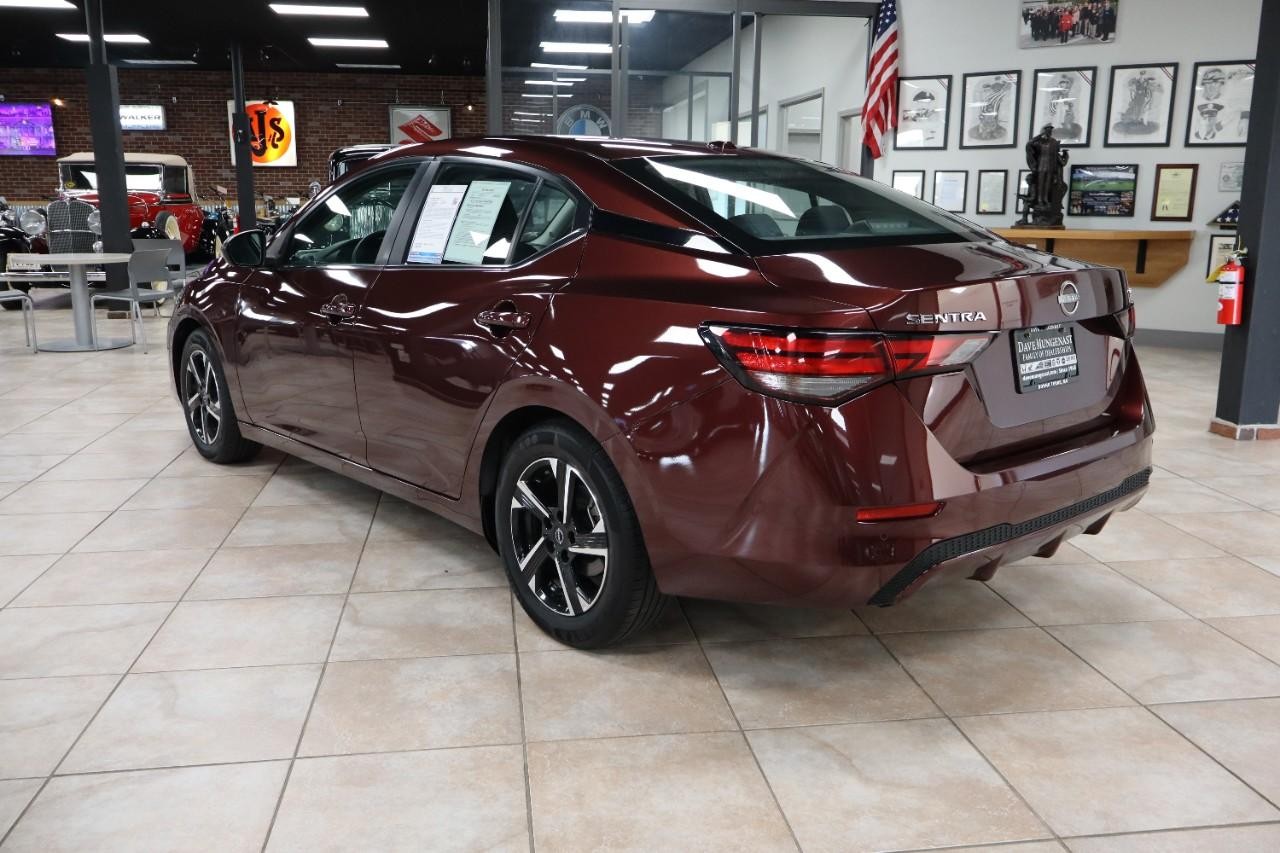 Nissan Sentra Vehicle Full-screen Gallery Image 3