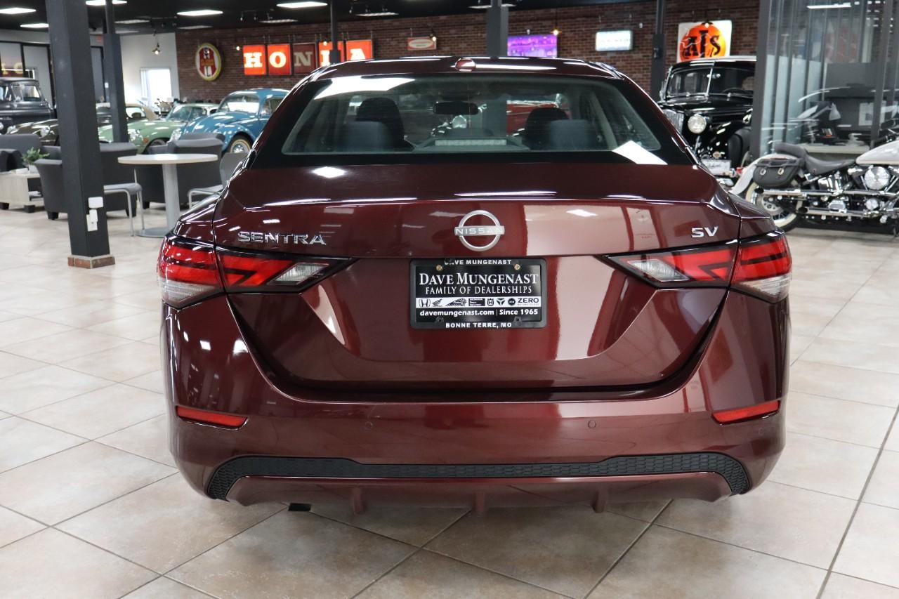 Nissan Sentra Vehicle Full-screen Gallery Image 4