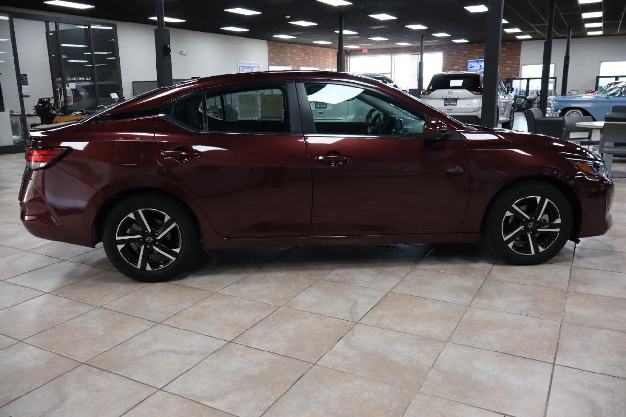 Nissan Sentra Vehicle Full-screen Gallery Image 6