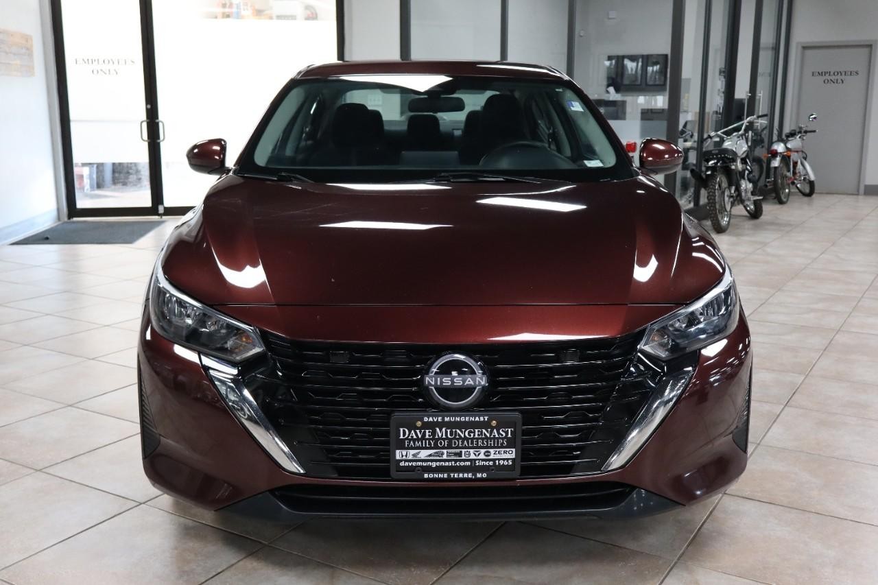Nissan Sentra Vehicle Full-screen Gallery Image 8