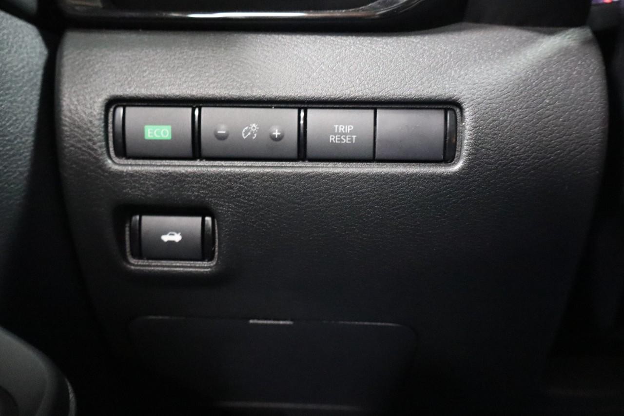 Nissan Sentra Vehicle Full-screen Gallery Image 13