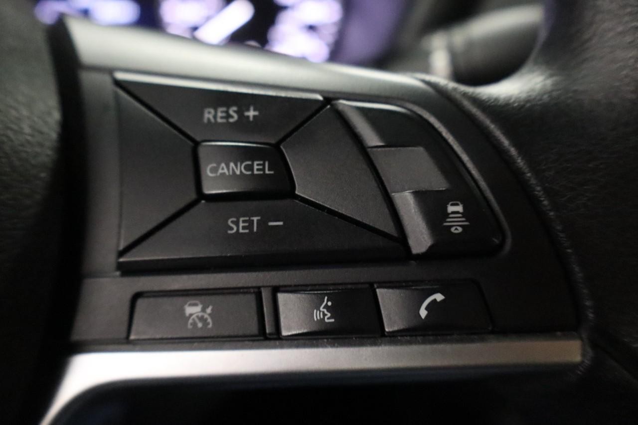 Nissan Sentra Vehicle Full-screen Gallery Image 15