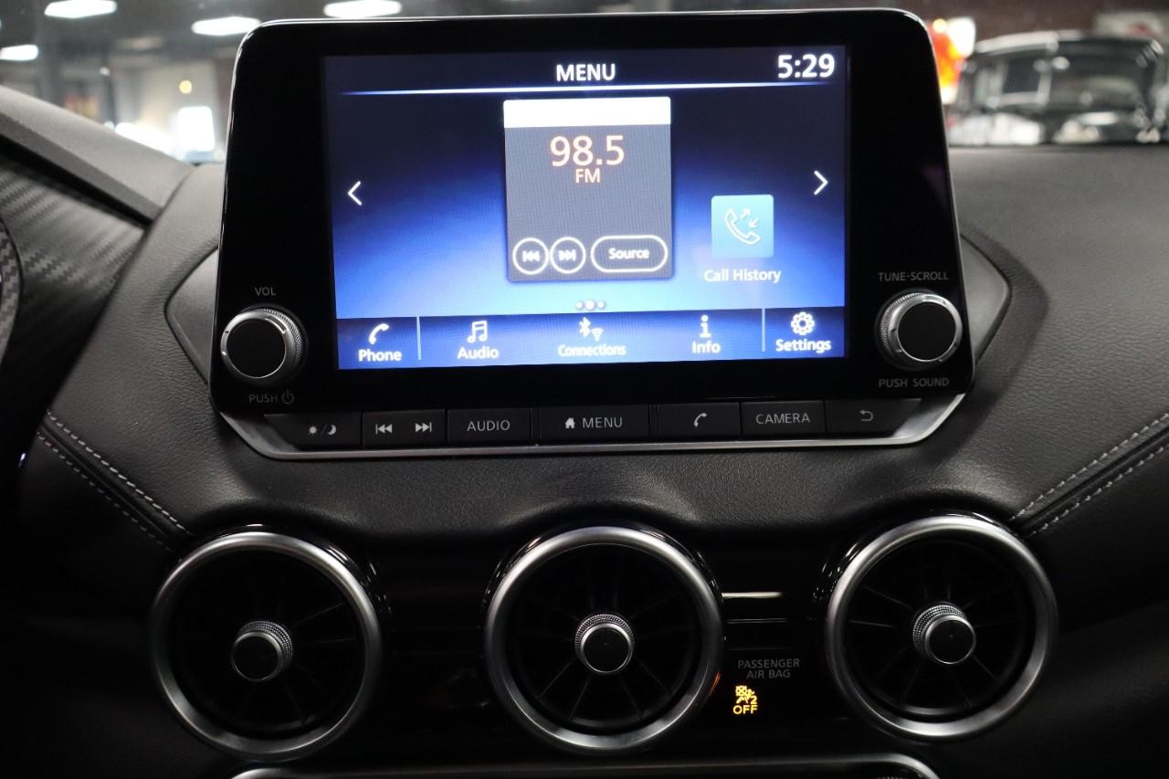 Nissan Sentra Vehicle Full-screen Gallery Image 16