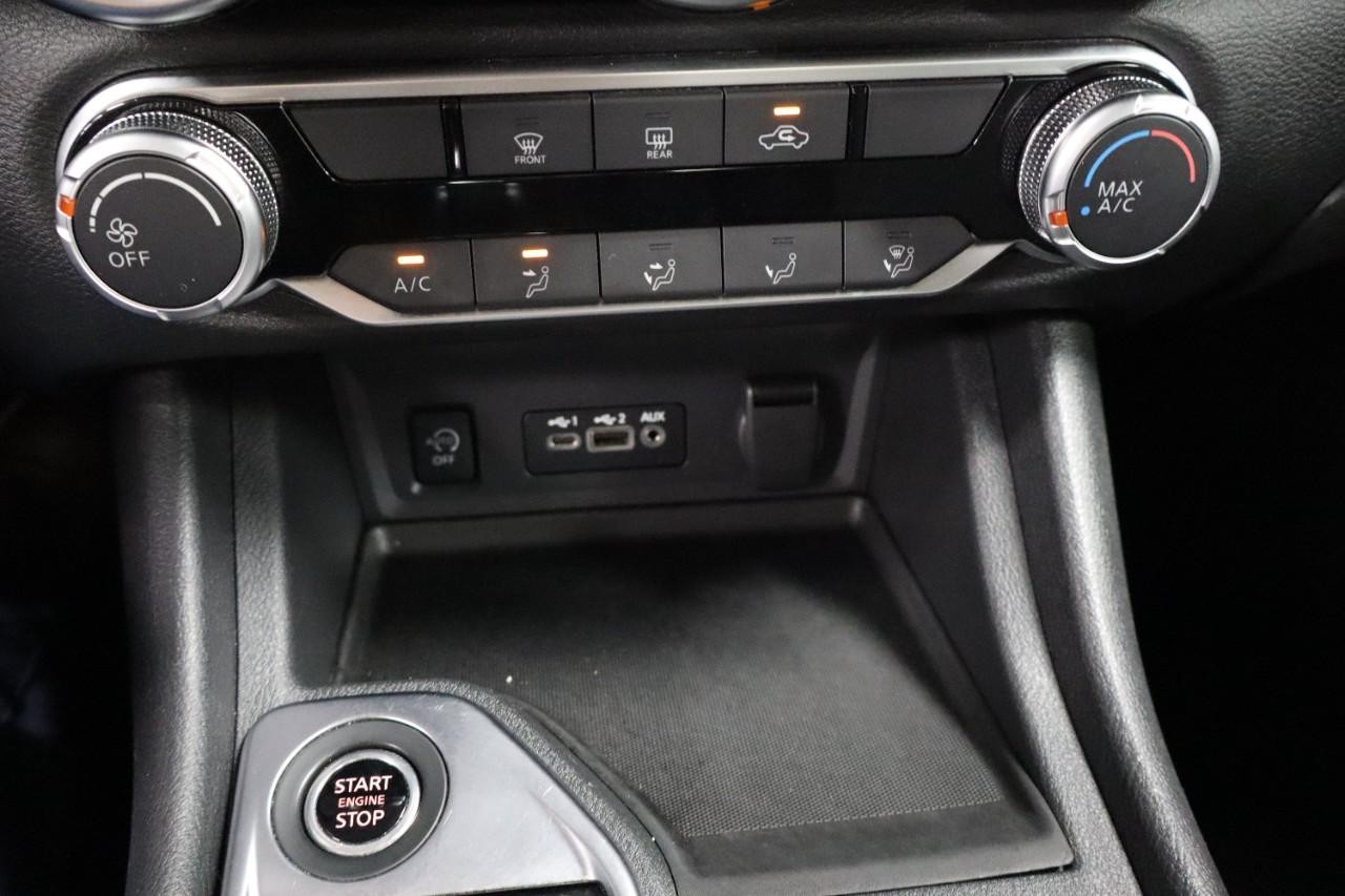 Nissan Sentra Vehicle Full-screen Gallery Image 18