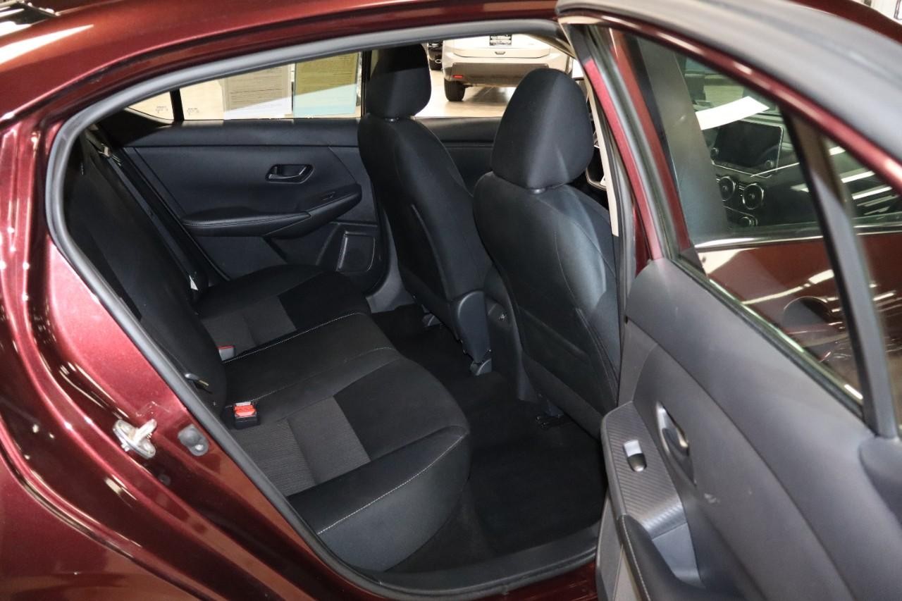 Nissan Sentra Vehicle Full-screen Gallery Image 23