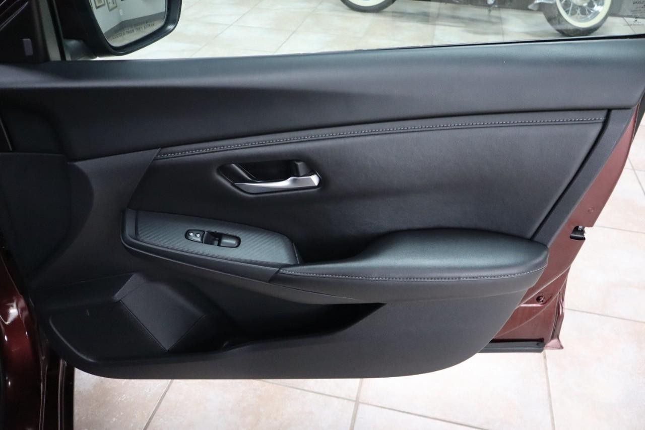 Nissan Sentra Vehicle Full-screen Gallery Image 26