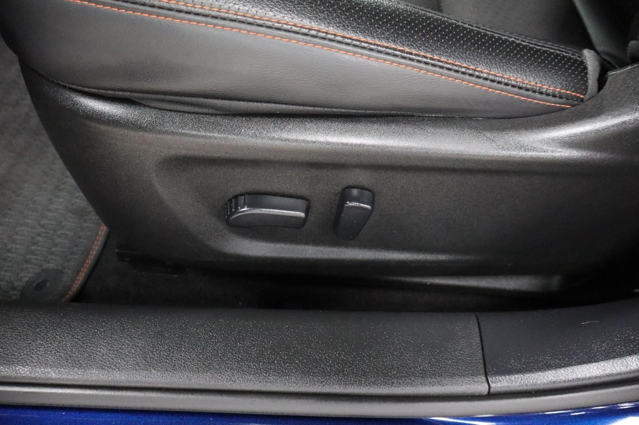 Nissan Altima Vehicle Full-screen Gallery Image 11
