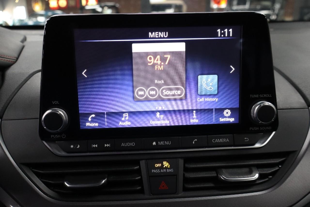 Nissan Altima Vehicle Full-screen Gallery Image 16