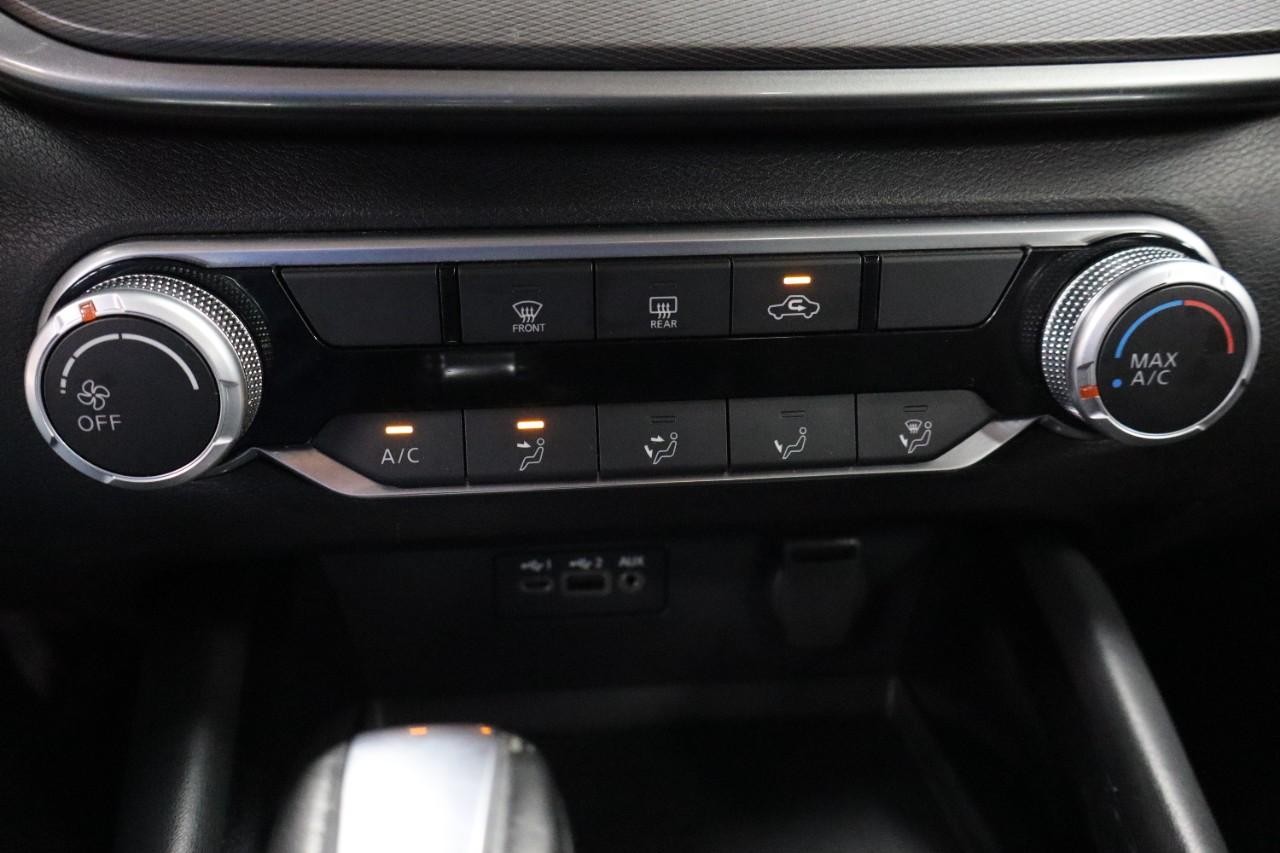 Nissan Altima Vehicle Full-screen Gallery Image 17