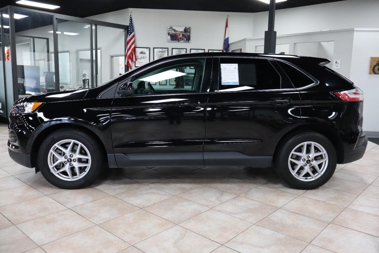 Ford Edge Vehicle Full-screen Gallery Image 3