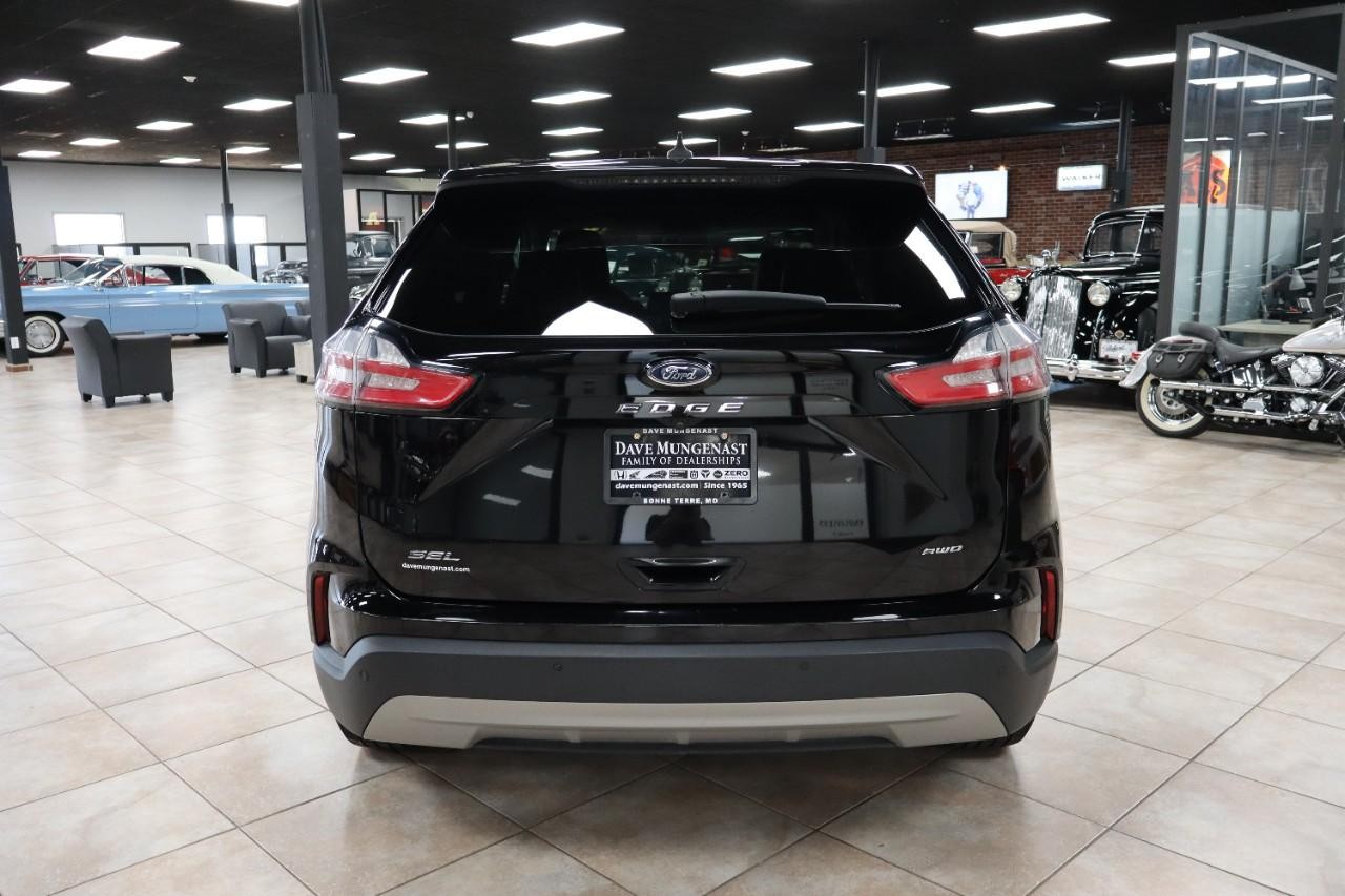 Ford Edge Vehicle Full-screen Gallery Image 5