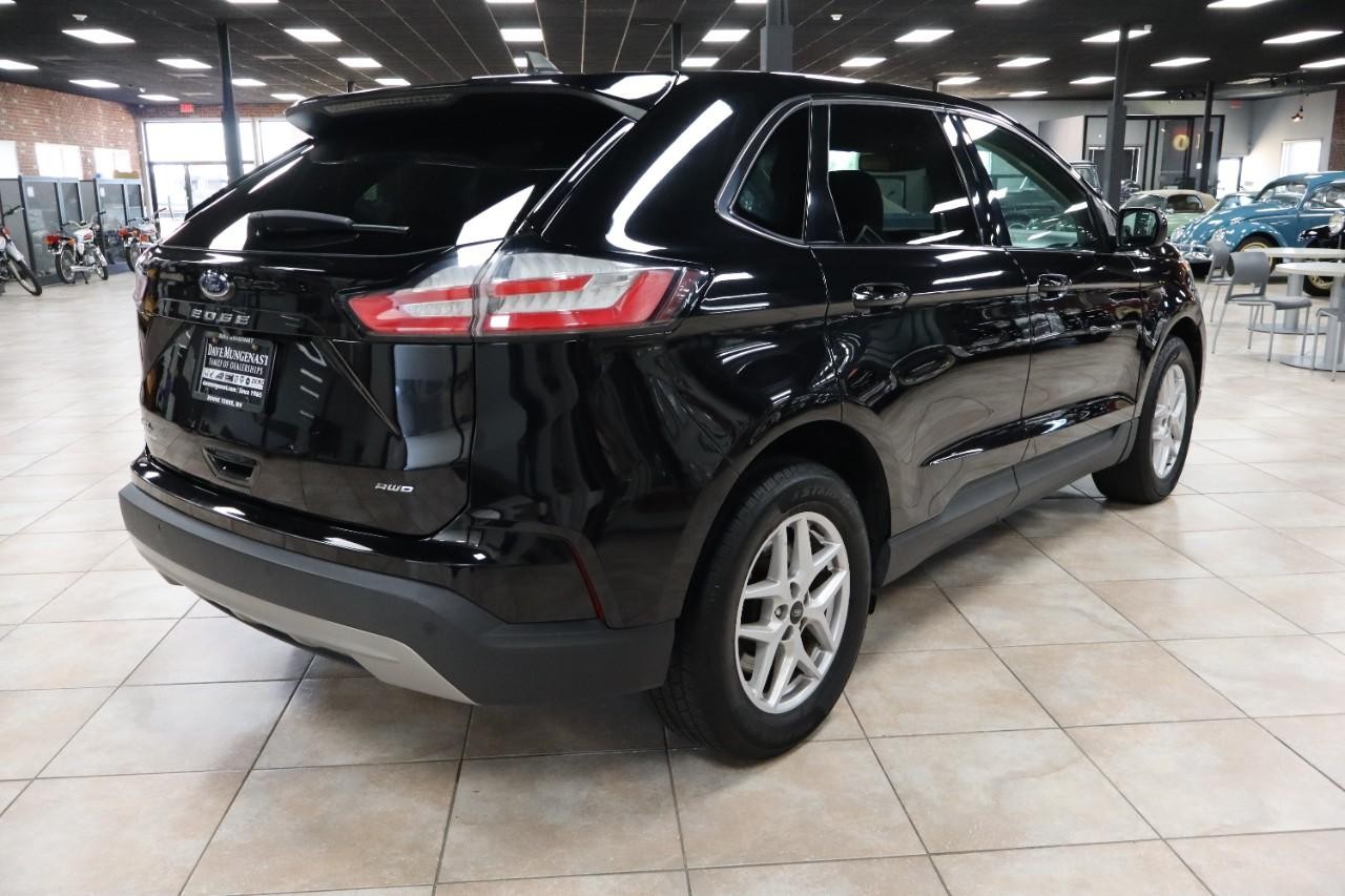 Ford Edge Vehicle Full-screen Gallery Image 6