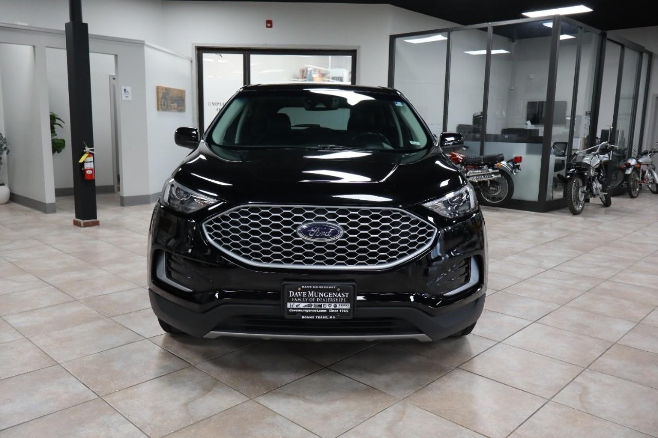 Ford Edge Vehicle Full-screen Gallery Image 9