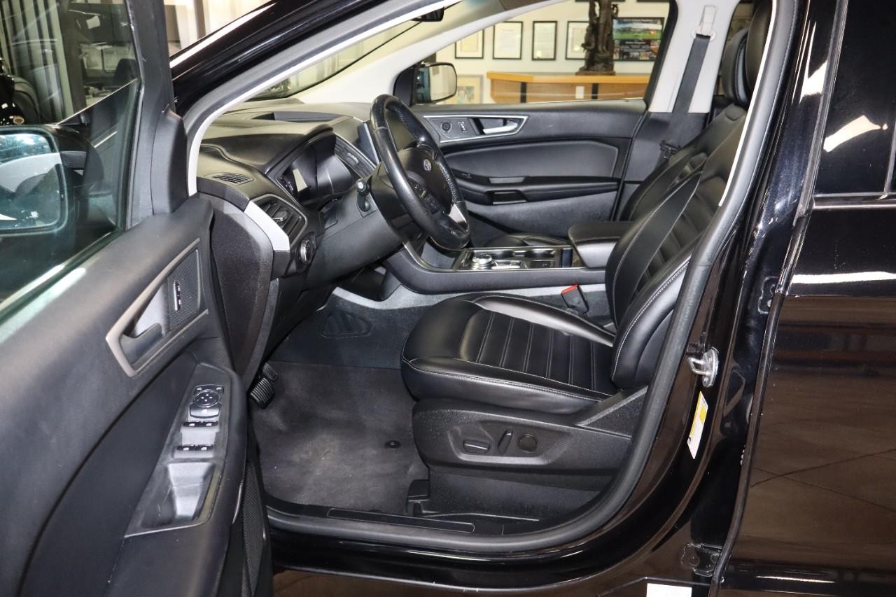 Ford Edge Vehicle Full-screen Gallery Image 10