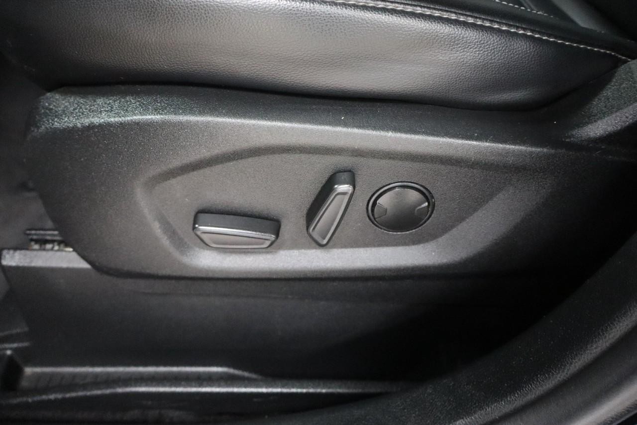 Ford Edge Vehicle Full-screen Gallery Image 11