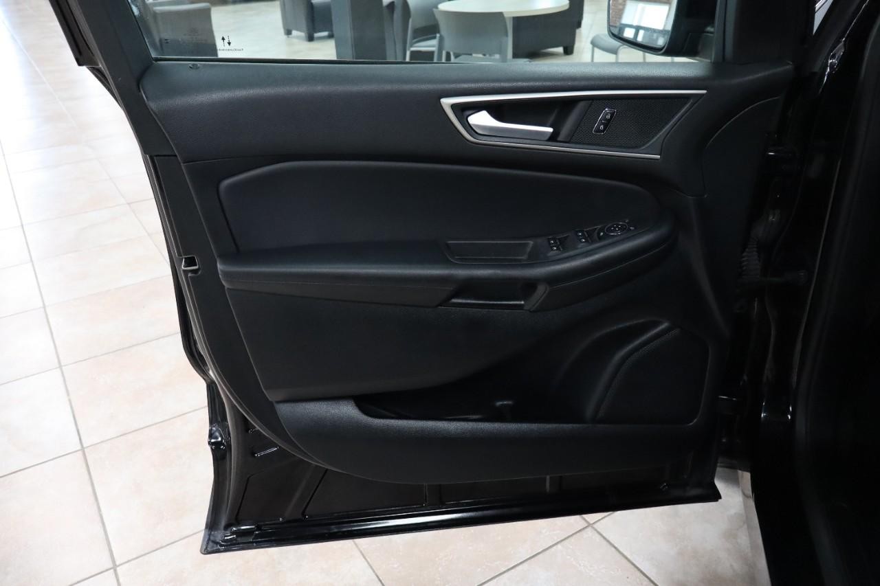 Ford Edge Vehicle Full-screen Gallery Image 12