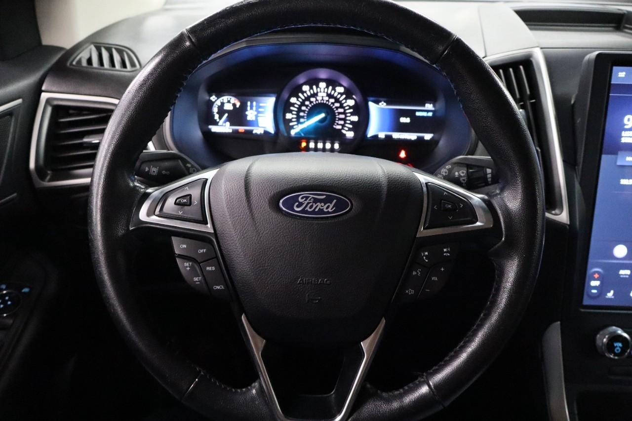 Ford Edge Vehicle Full-screen Gallery Image 15