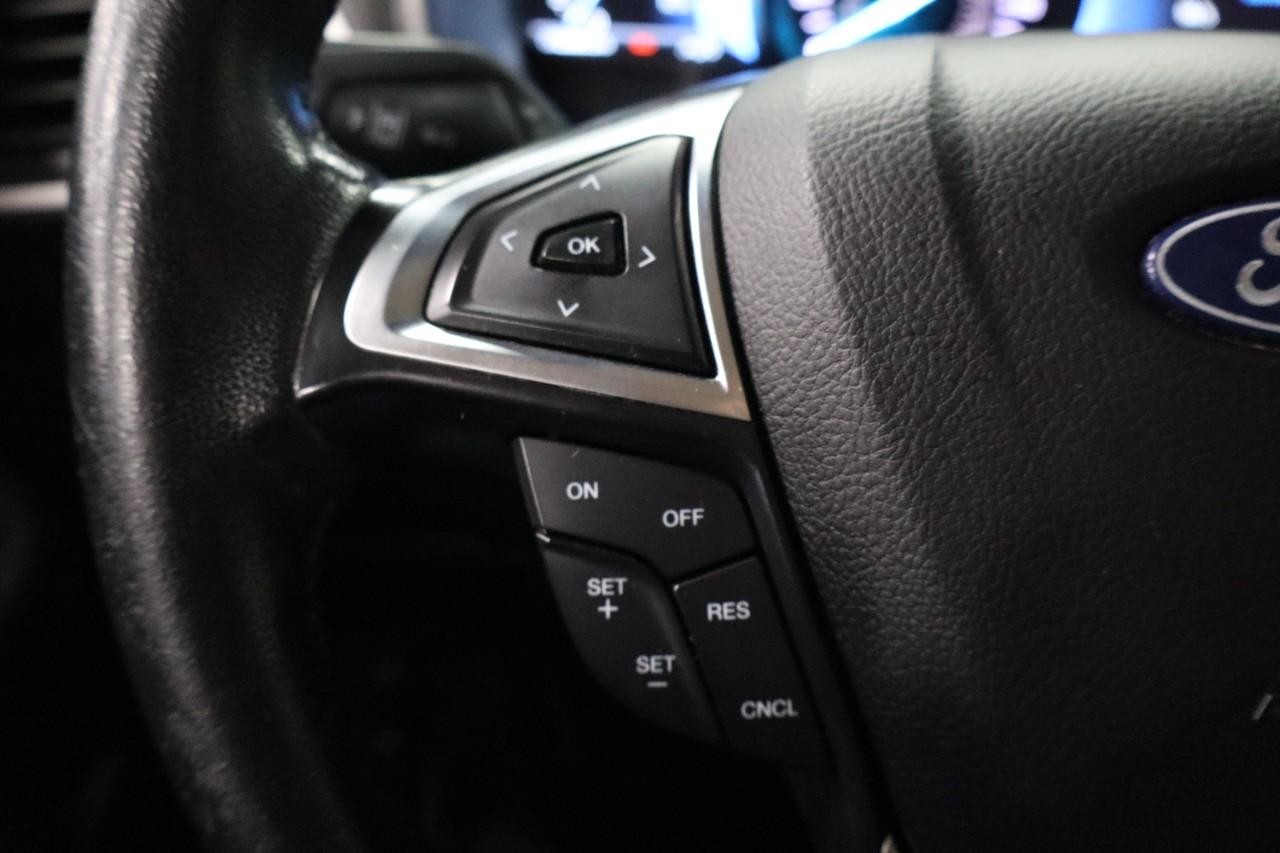 Ford Edge Vehicle Full-screen Gallery Image 17